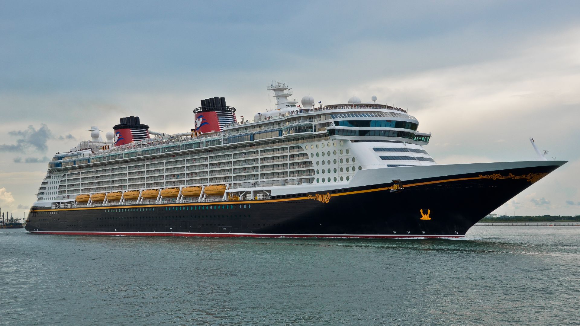 File:Disney Fantasy Cruise Ship (6) (21000557309).jpg