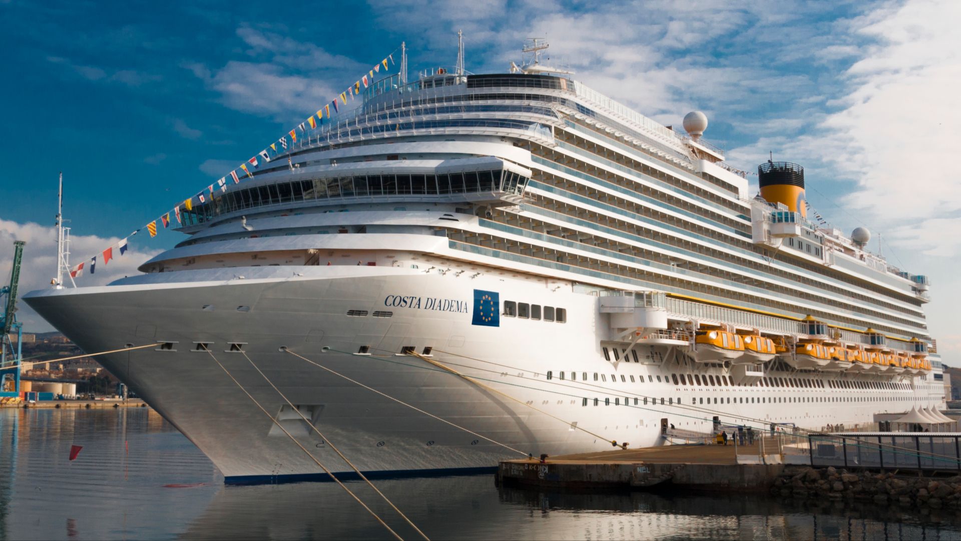 File:Costa Diadema (24922971025) (cropped).jpg