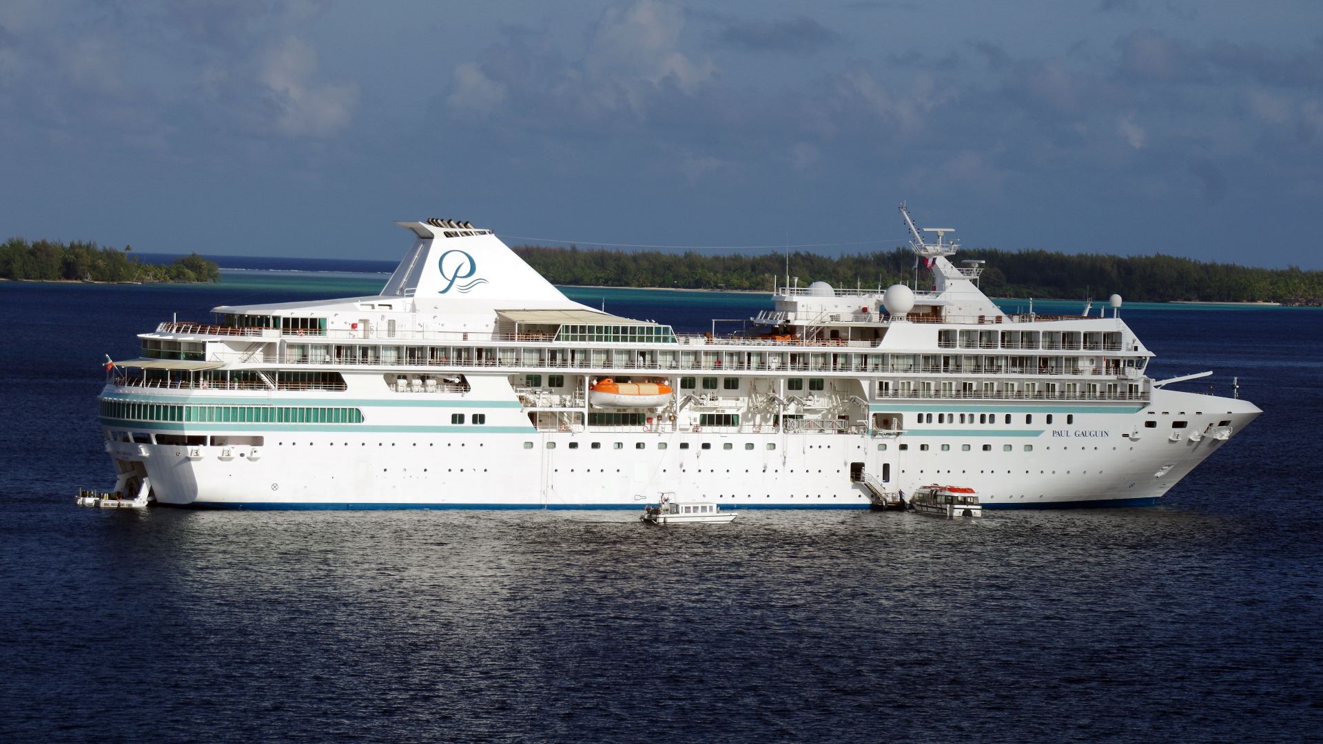 File:Cruise Ship Paul Gaugin 02.jpg