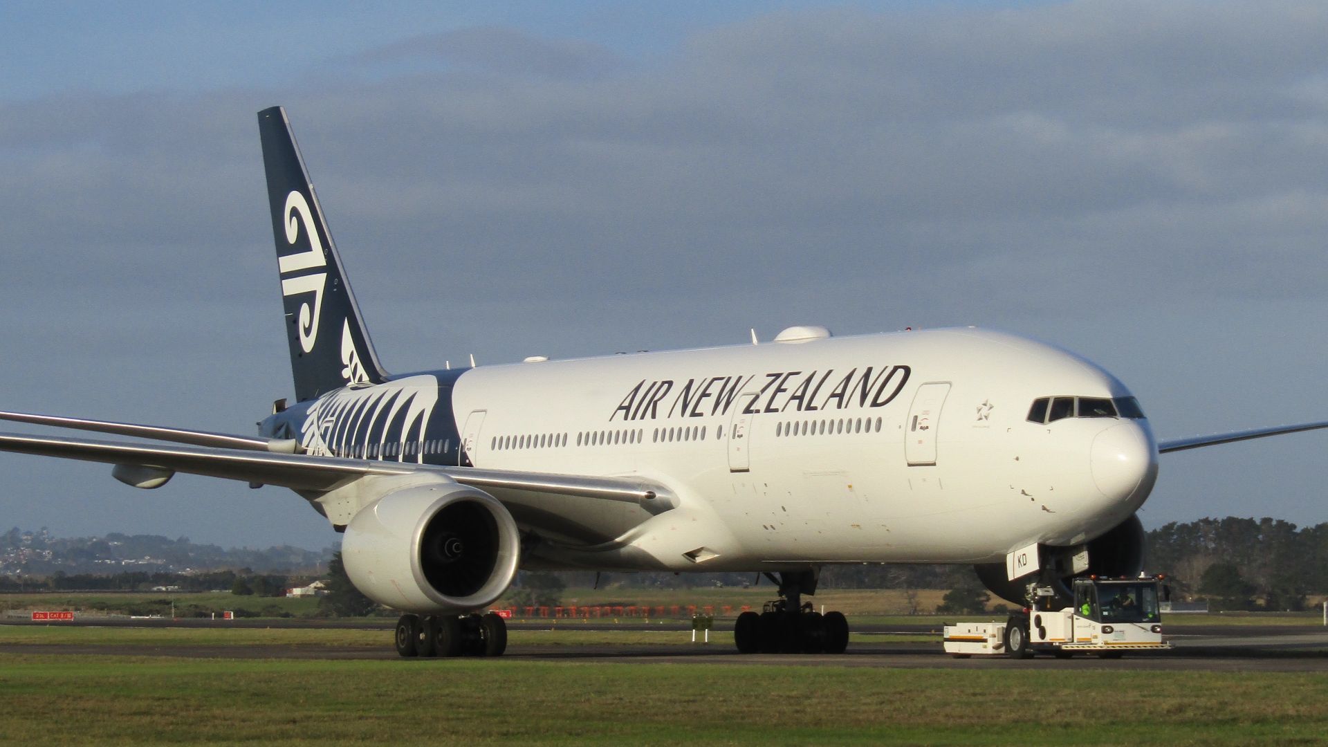 File:Air New Zealand 777-219ER ZK-OKD Auckland.jpg