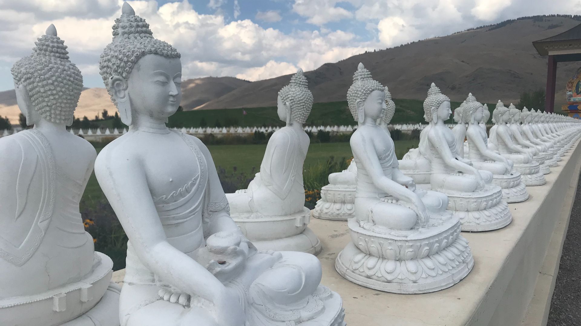 File:The Garden of One Thousand Buddhas - Arlee Montana.jpg