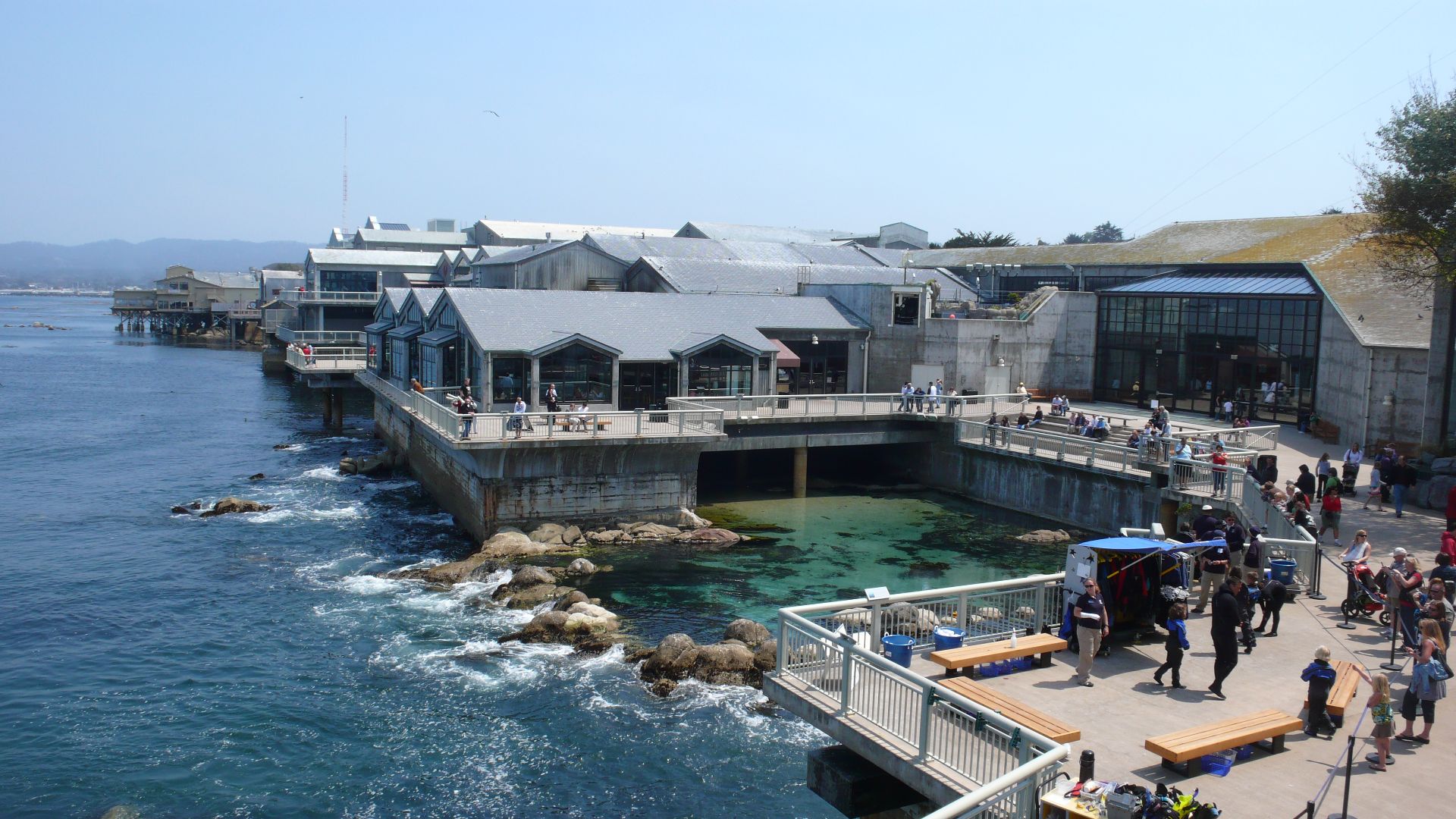 File:MontereyBayAquariumBackview.jpg