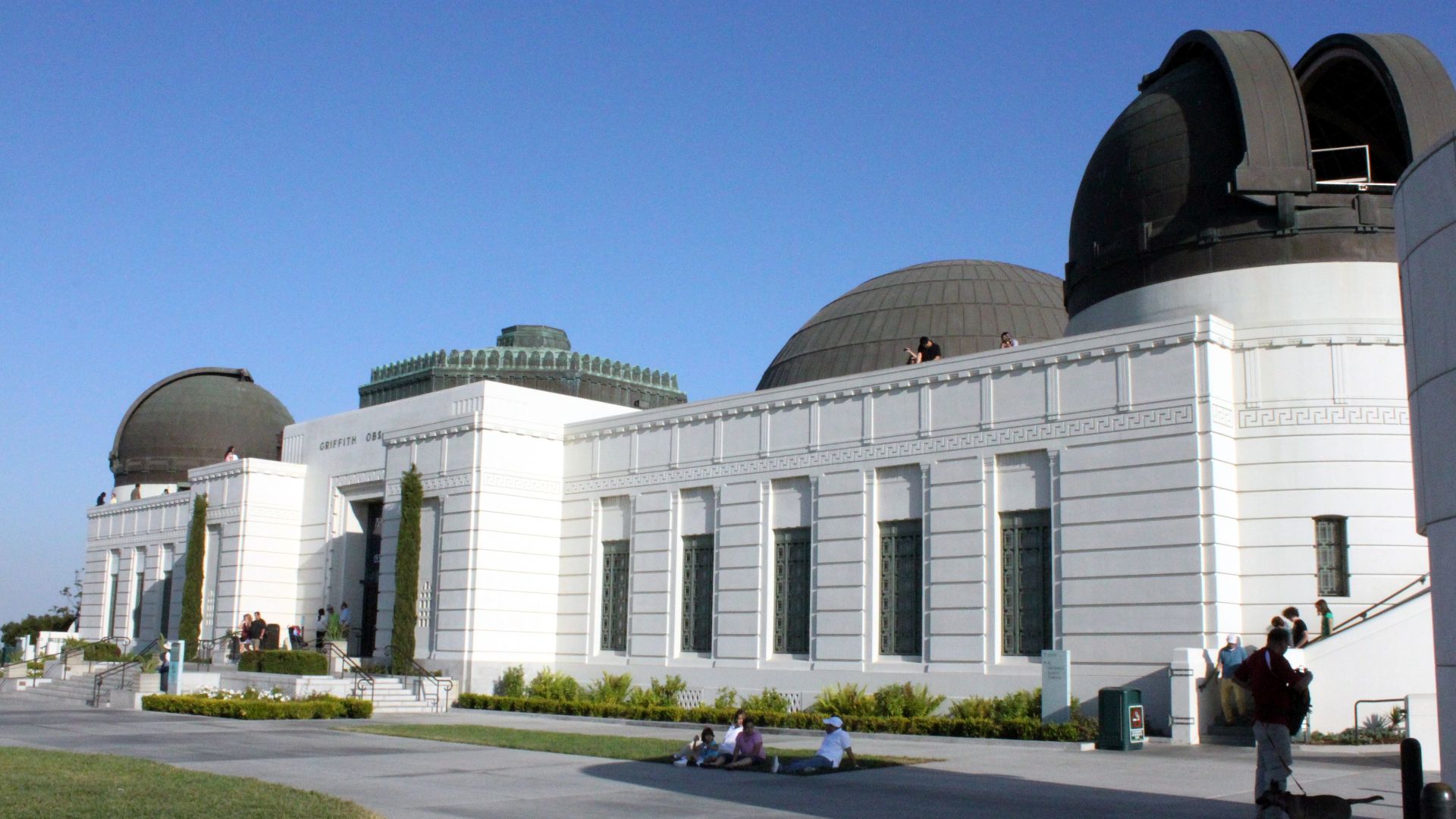 File:Griffith Observatory 2010.jpg