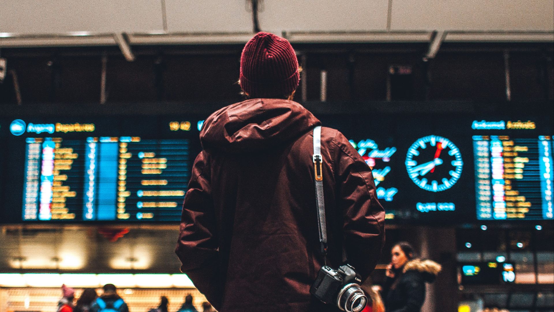 person looking up to the flight schedules