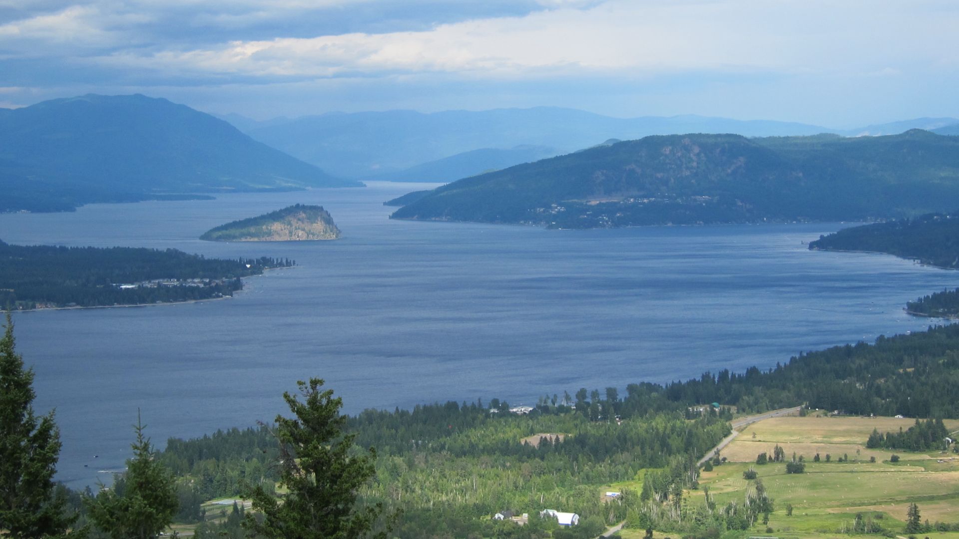 File:ShuswapLake.JPG