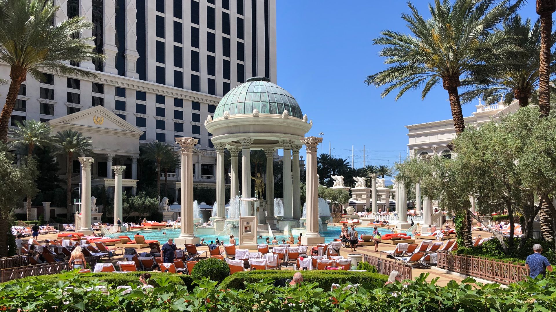 File:Las Vegas Caesers Palace Pool - 48738278936.jpg