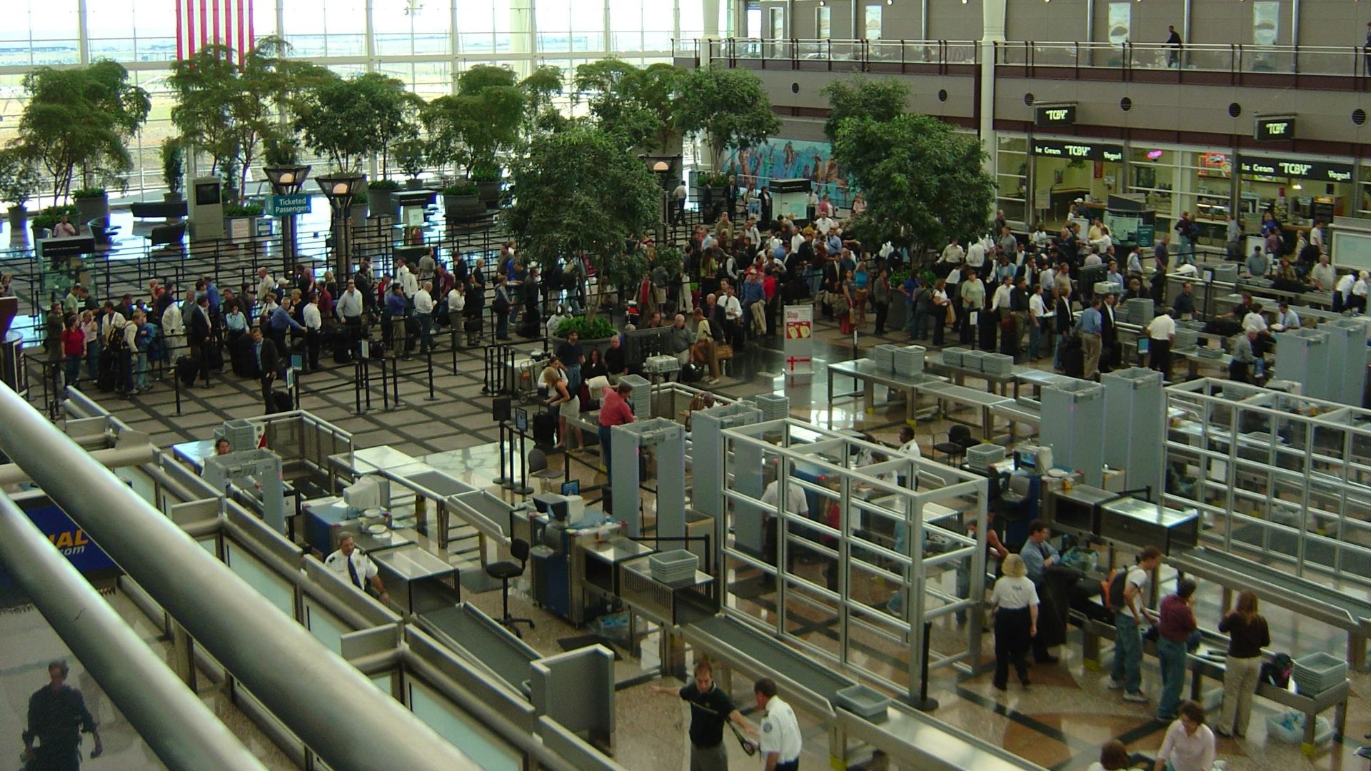 File:Airport security lines.jpg