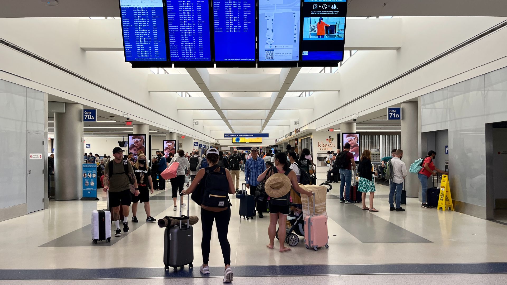 File:Terminal corridor at Los Angeles International Airport (July 2022).jpg