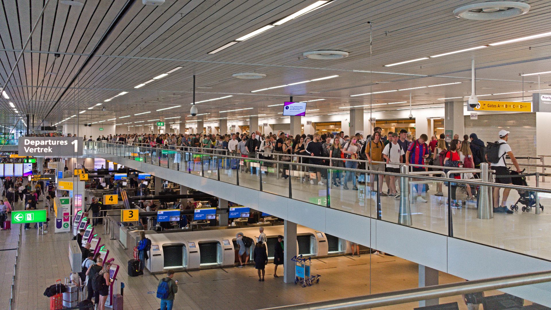 File:Schiphol Airport Queues to the Security Control June 2022.jpg