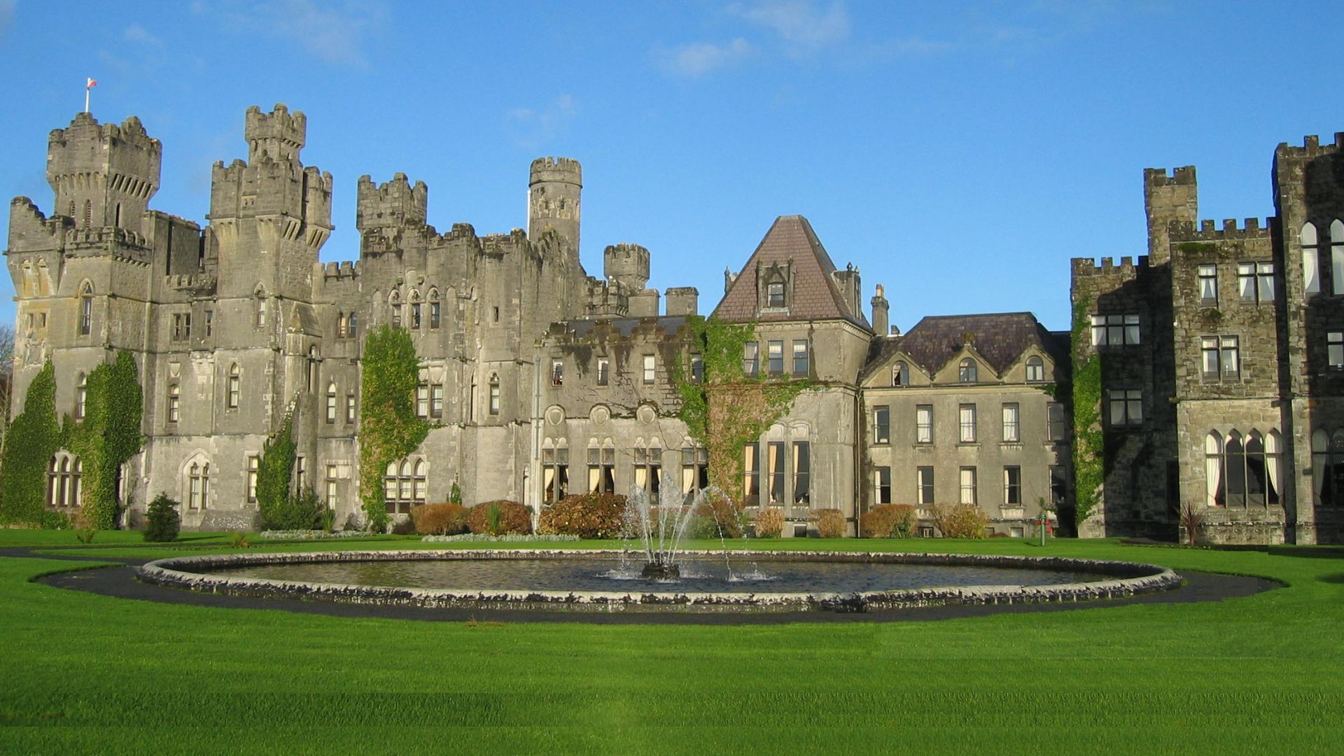 File:Ashford Castle in County Mayo.jpg