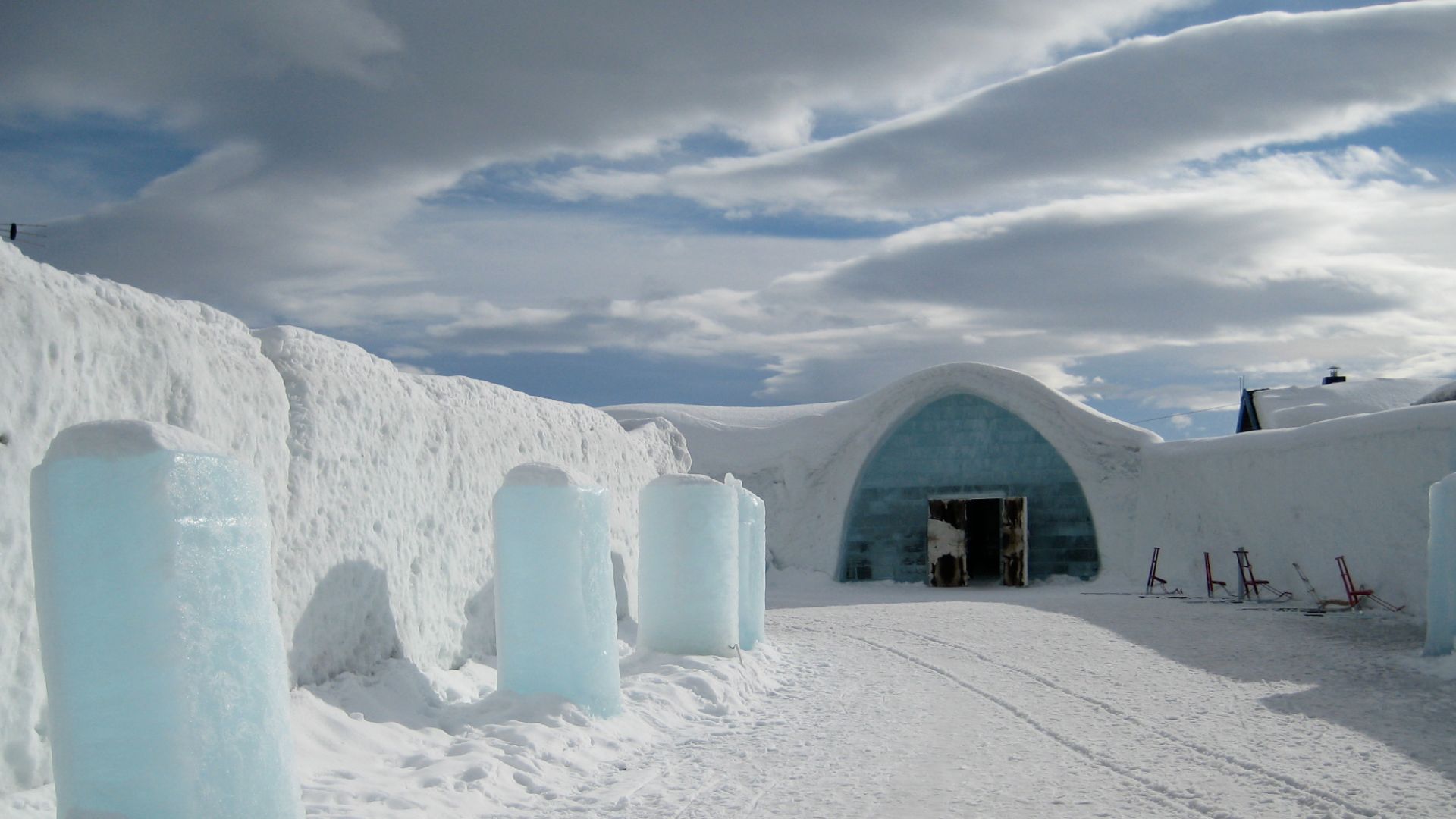File:Icehotel entrance.jpg