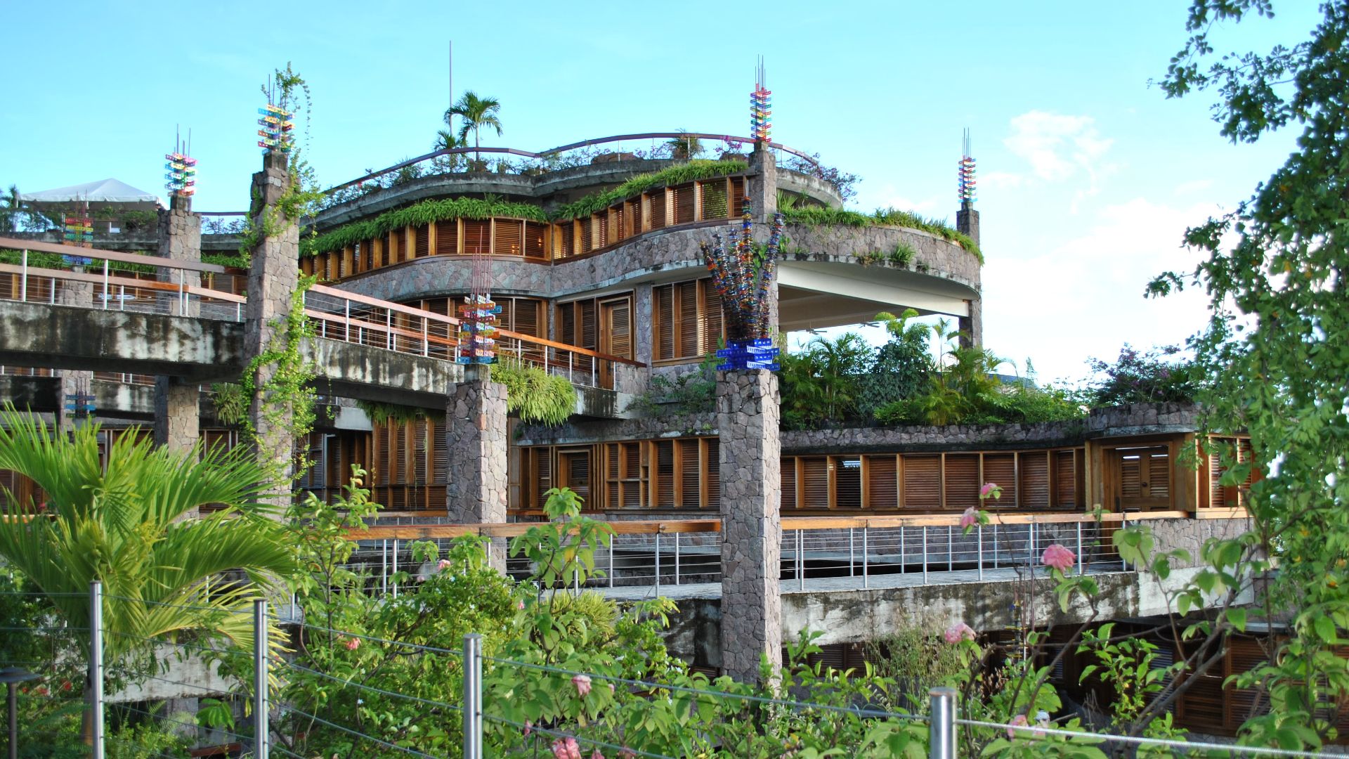 File:Jade Mountain Resort interior.jpg