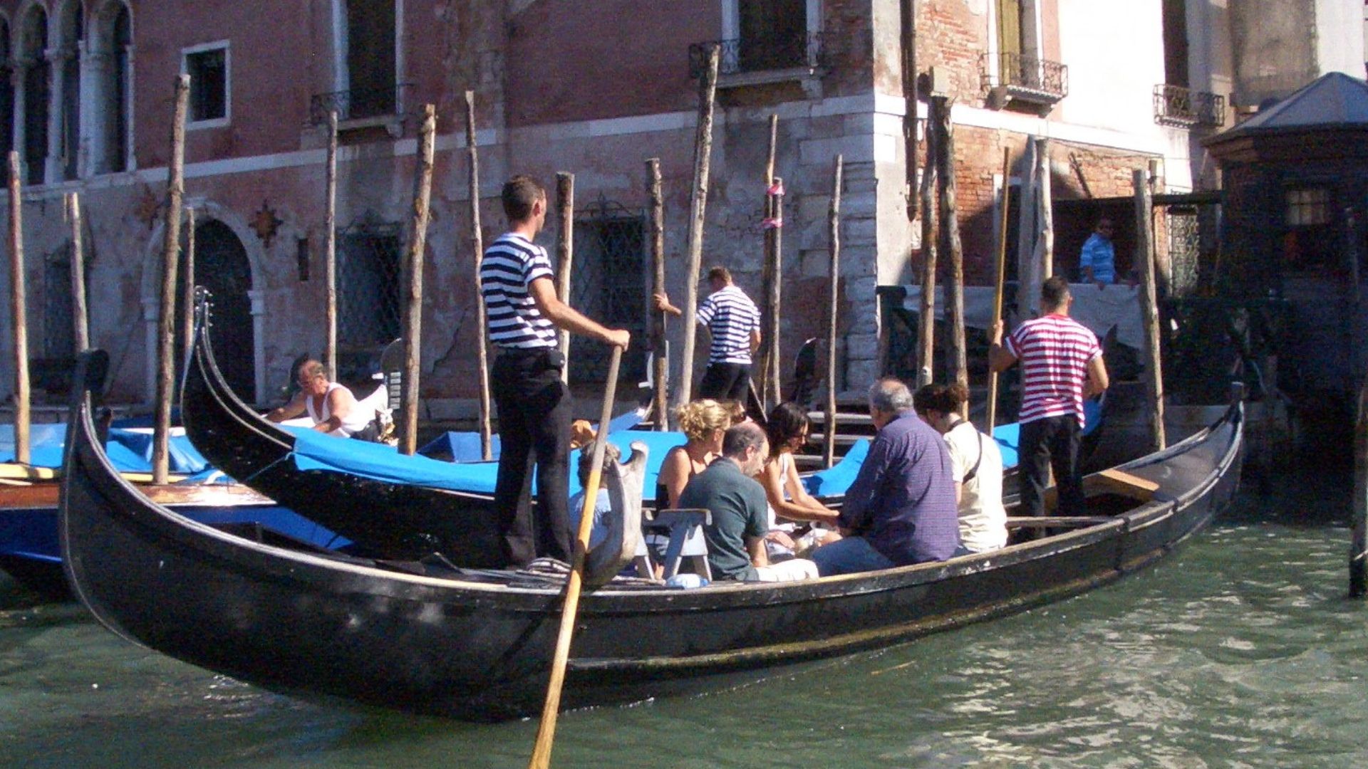 File:Traghetto a S.Sofia.jpg