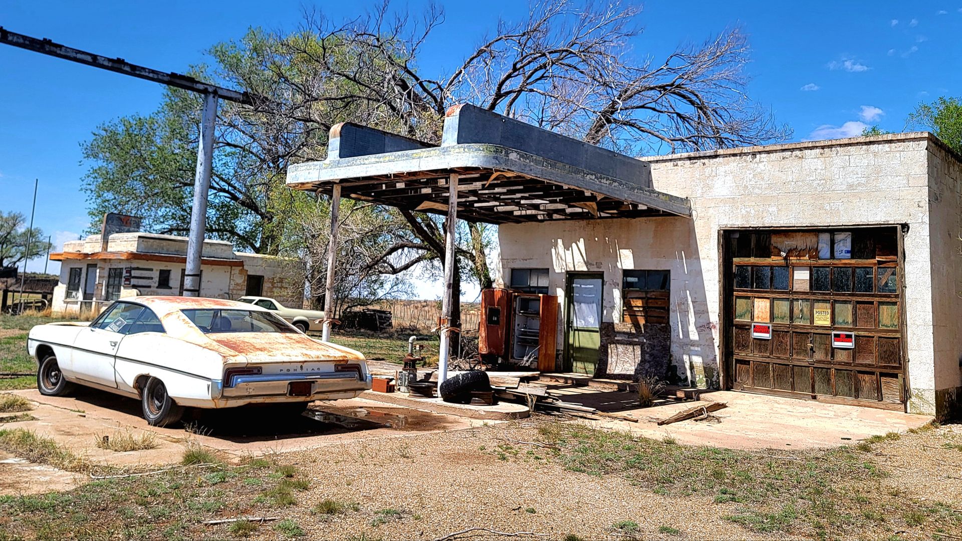 File:Abandoned gas station in Glenrio, Texas.jpg