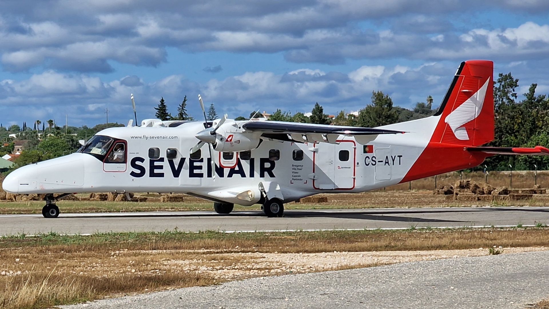 File:Sevenair Dornier Do-228 CS-AYT at Portimão Airport 12-06-2023 (2).jpg