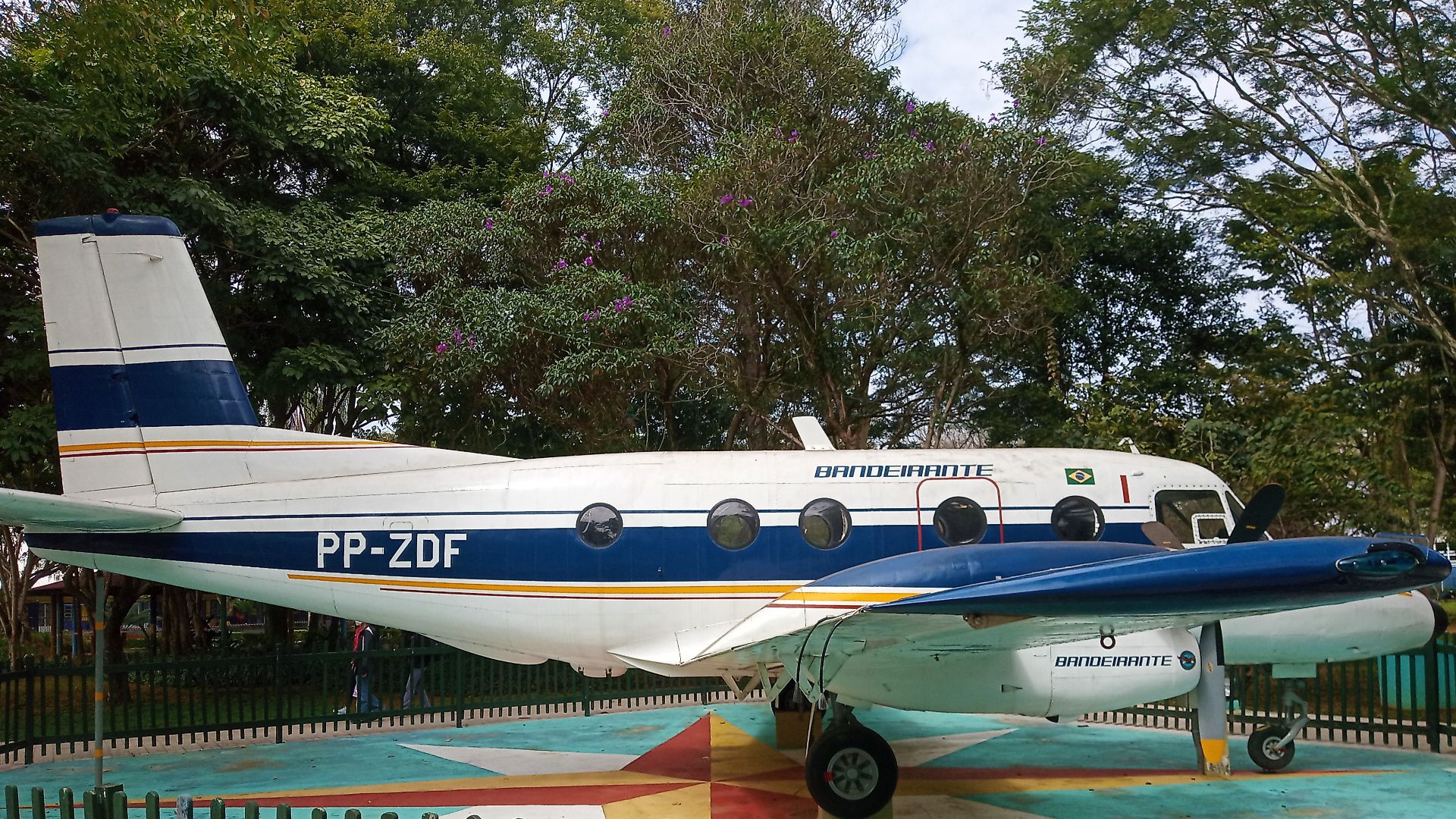 File:Embraer EMB 110 Bandeirante at Parque Santos Dumont (São José dos Campos, Brazil).jpg