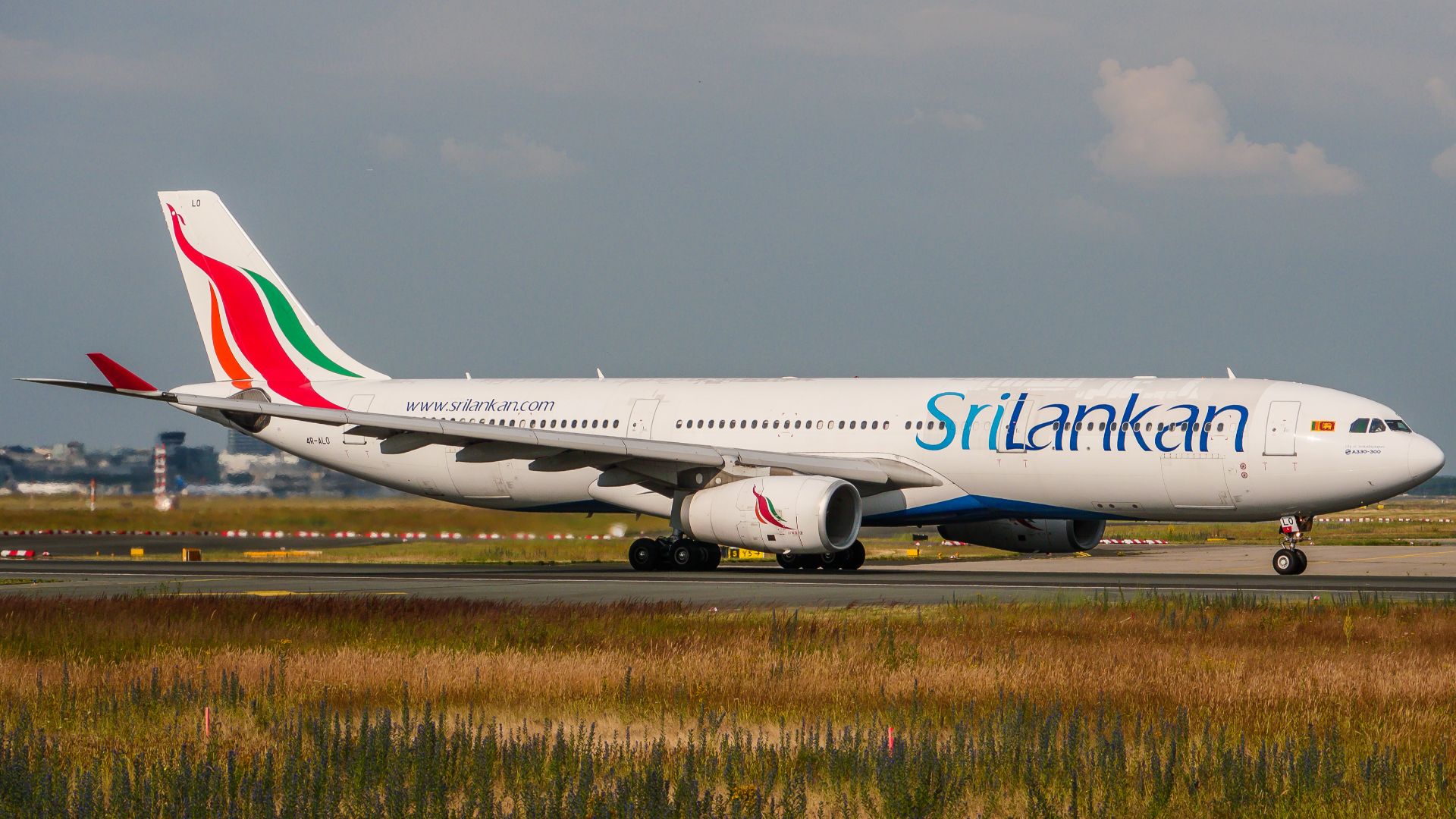 File:4R-ALO- SriLankan Airlines Airbus A330-300.jpg