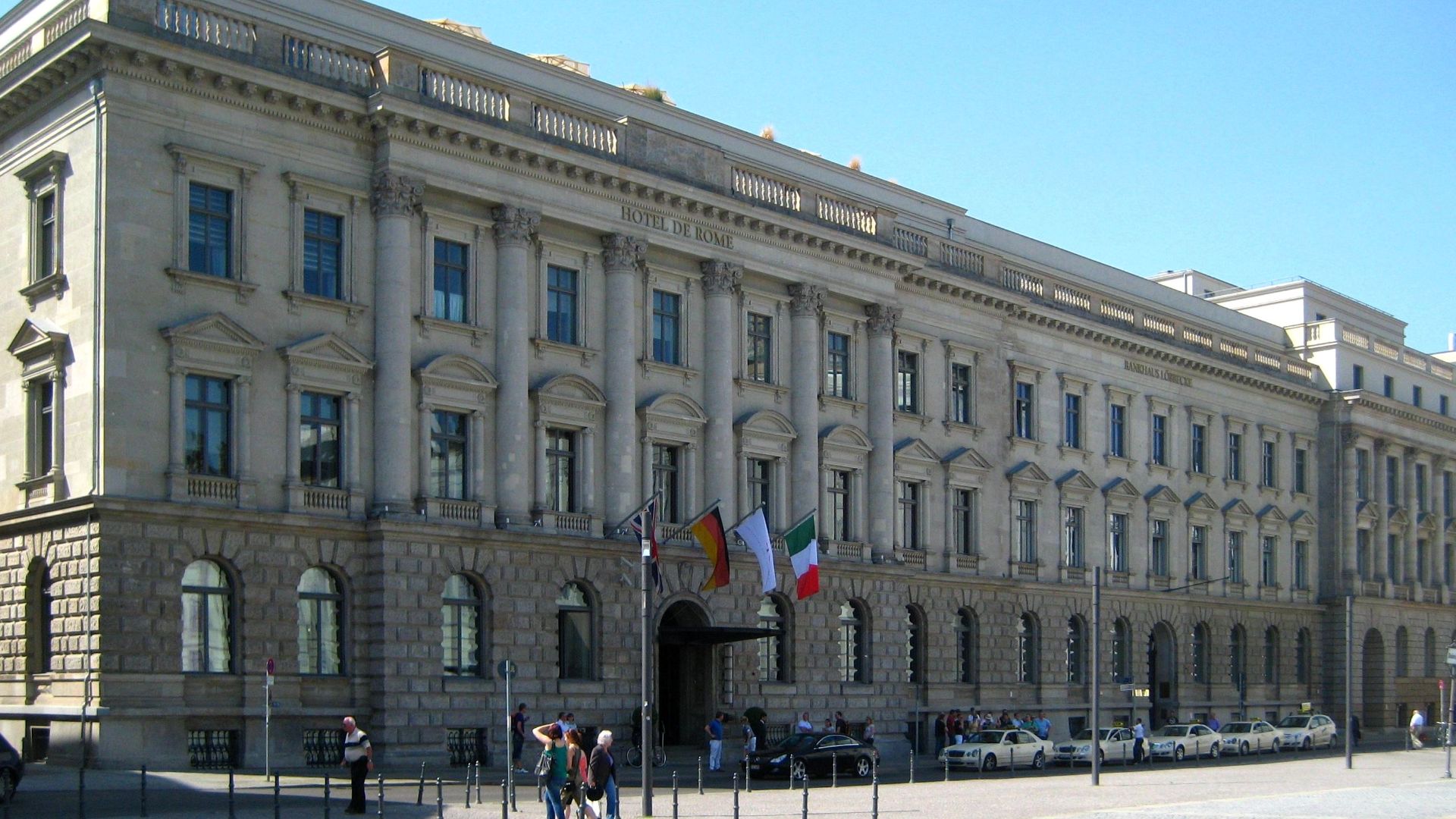 File:Berlin, Mitte, Behrenstraße, Bebelplatz, Gebäude der Dresdner Bank.jpg