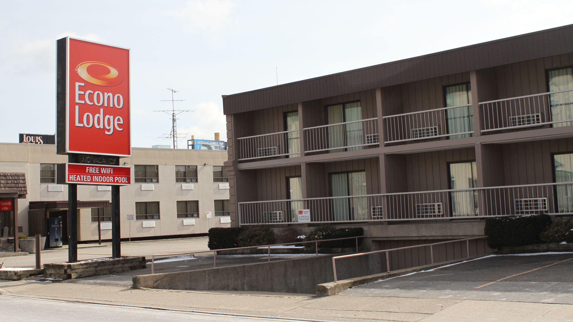 File:Econo Lodge (6827726492).jpg