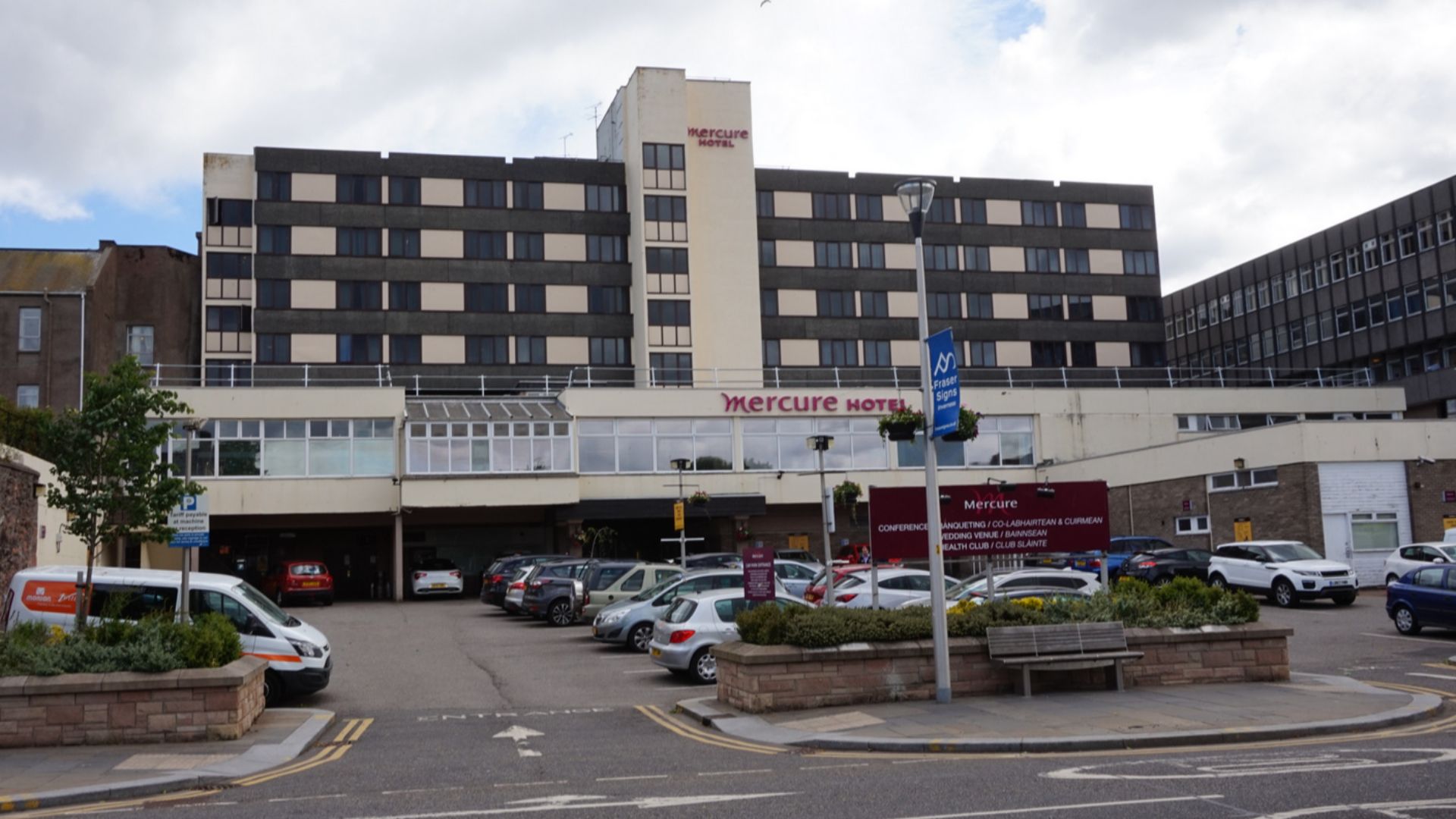 File:Mercure Hotel, Bank Street, Inverness - geograph.org.uk - 5853777.jpg