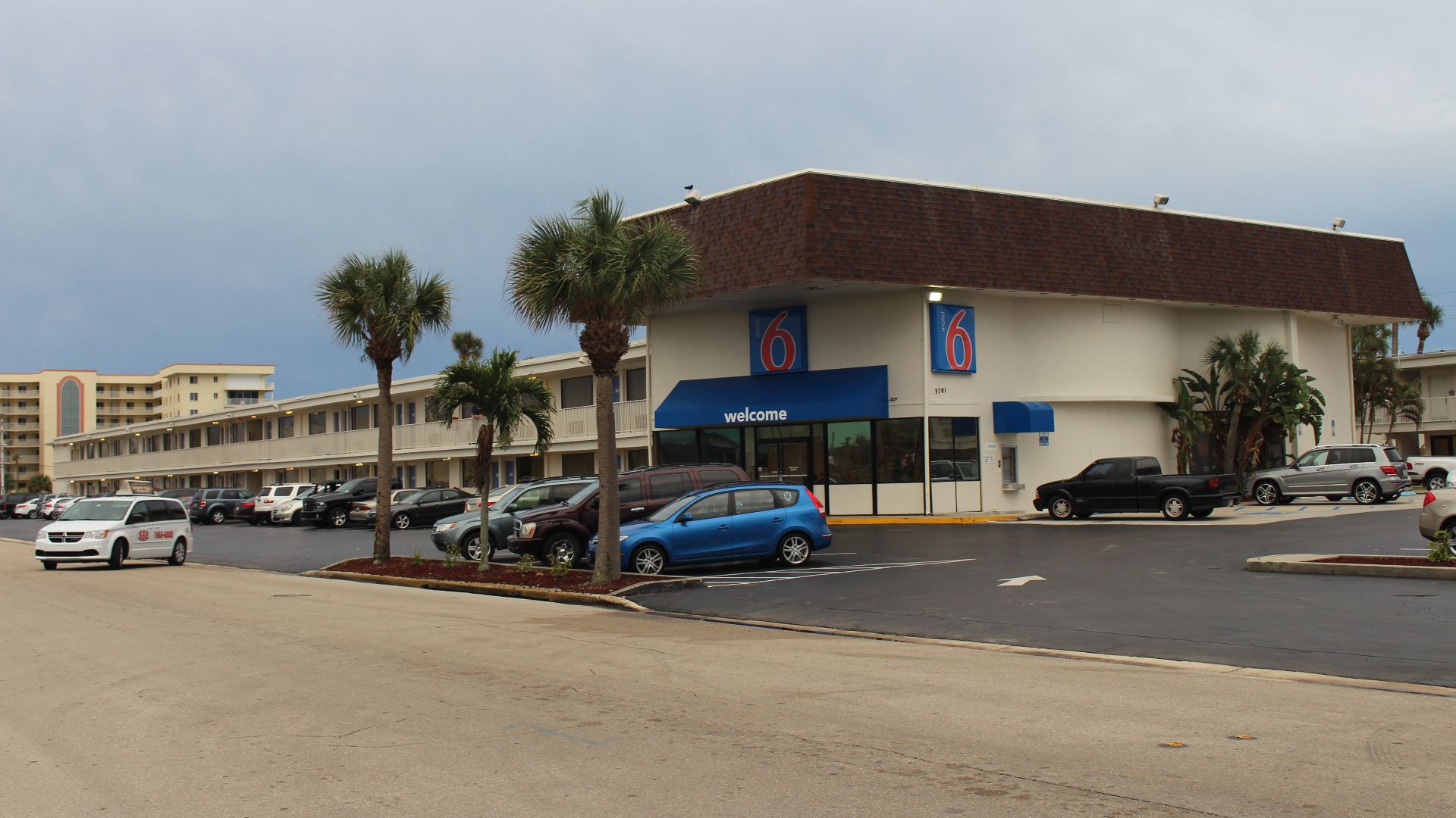 File:Motel 6, Cocoa Beach.JPG