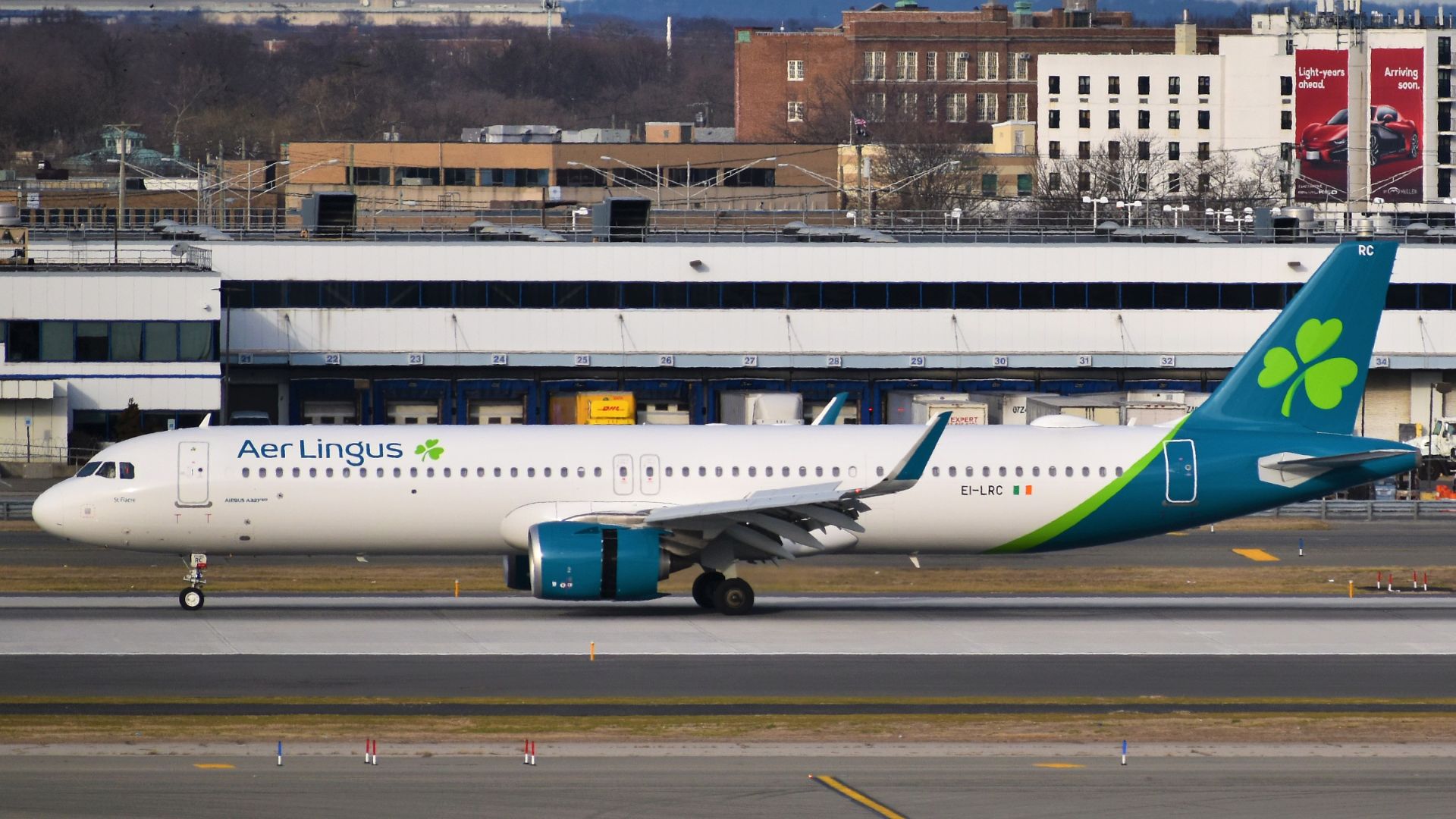File:Aer Lingus Airbus A321-253NX EI-LRC arriving at JFK Airport.jpg