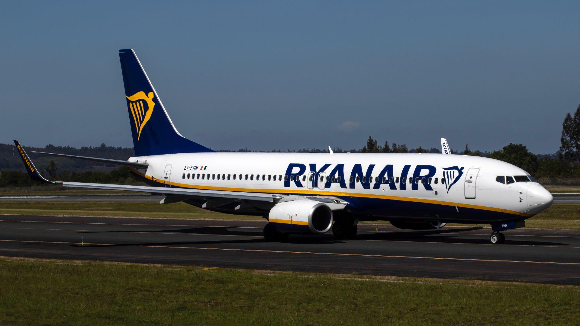 File:EI-FRM 737 Ryanair SCQ.jpg