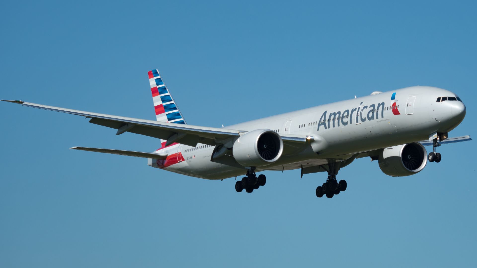 File:American Airlines Boeing 777-300ER (N732AN) at Miami International Airport.jpg