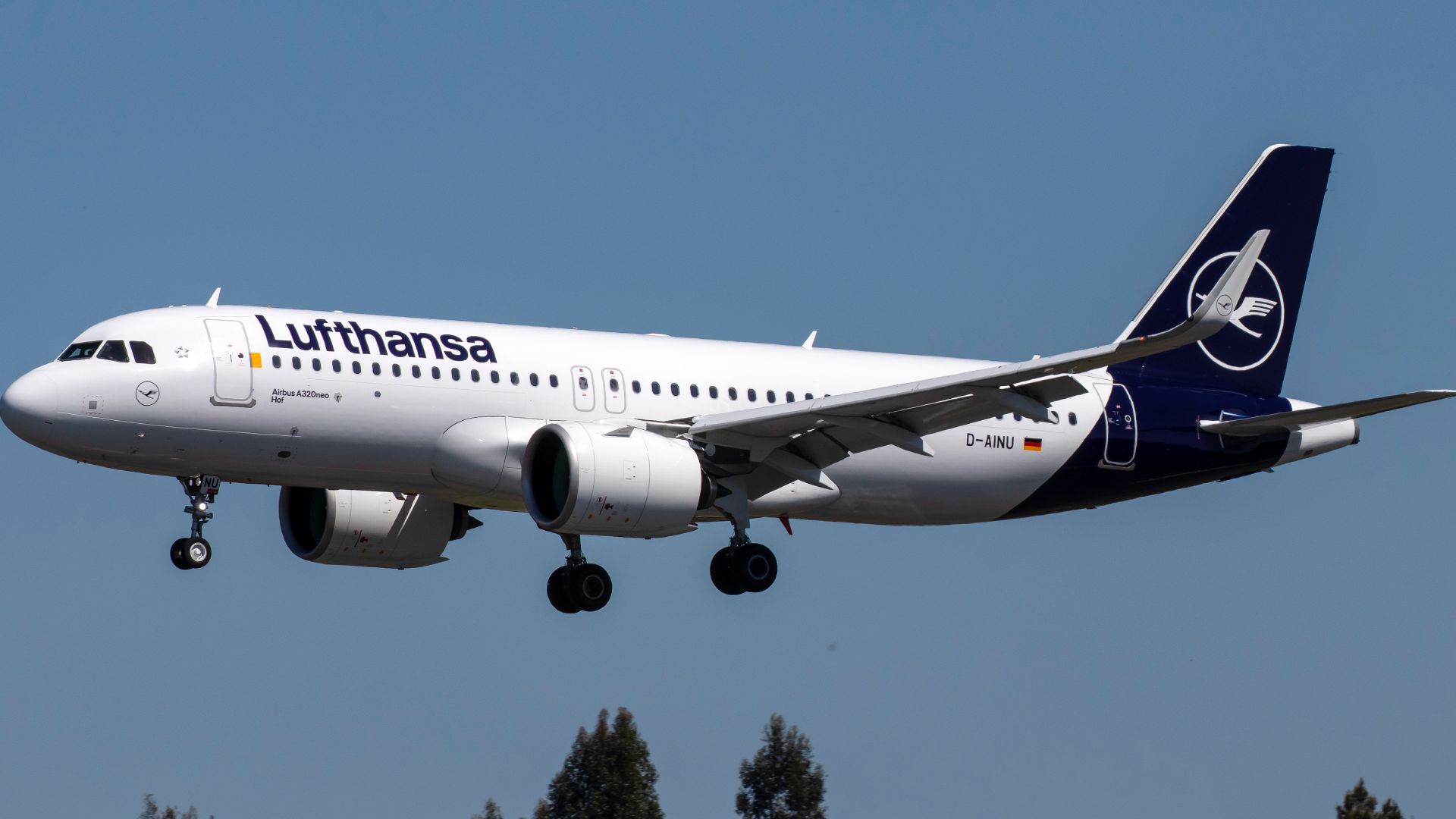 File:D-AINU A320neo Lufthansa SCQ.jpg