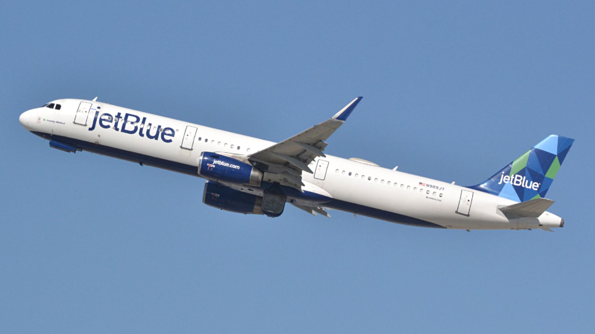 File:JetBlue Airways Airbus A321-231 (N989JT) departs LAX.jpg