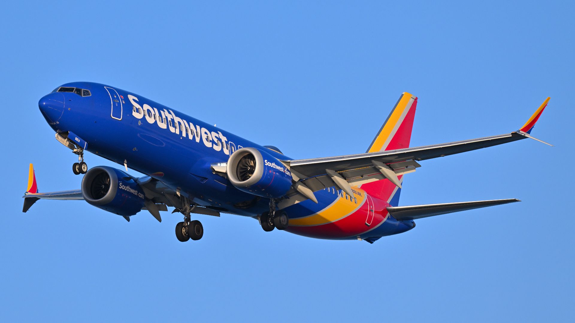 File:Southwest Boeing 737-8 MAX N8814K on final approach to Boston Dec 2024.jpg