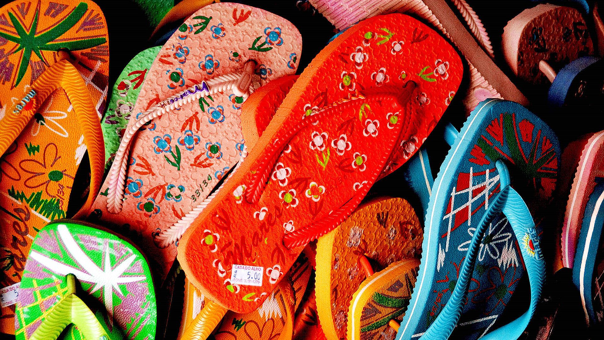 File:Flip flops - just pick one up.jpg