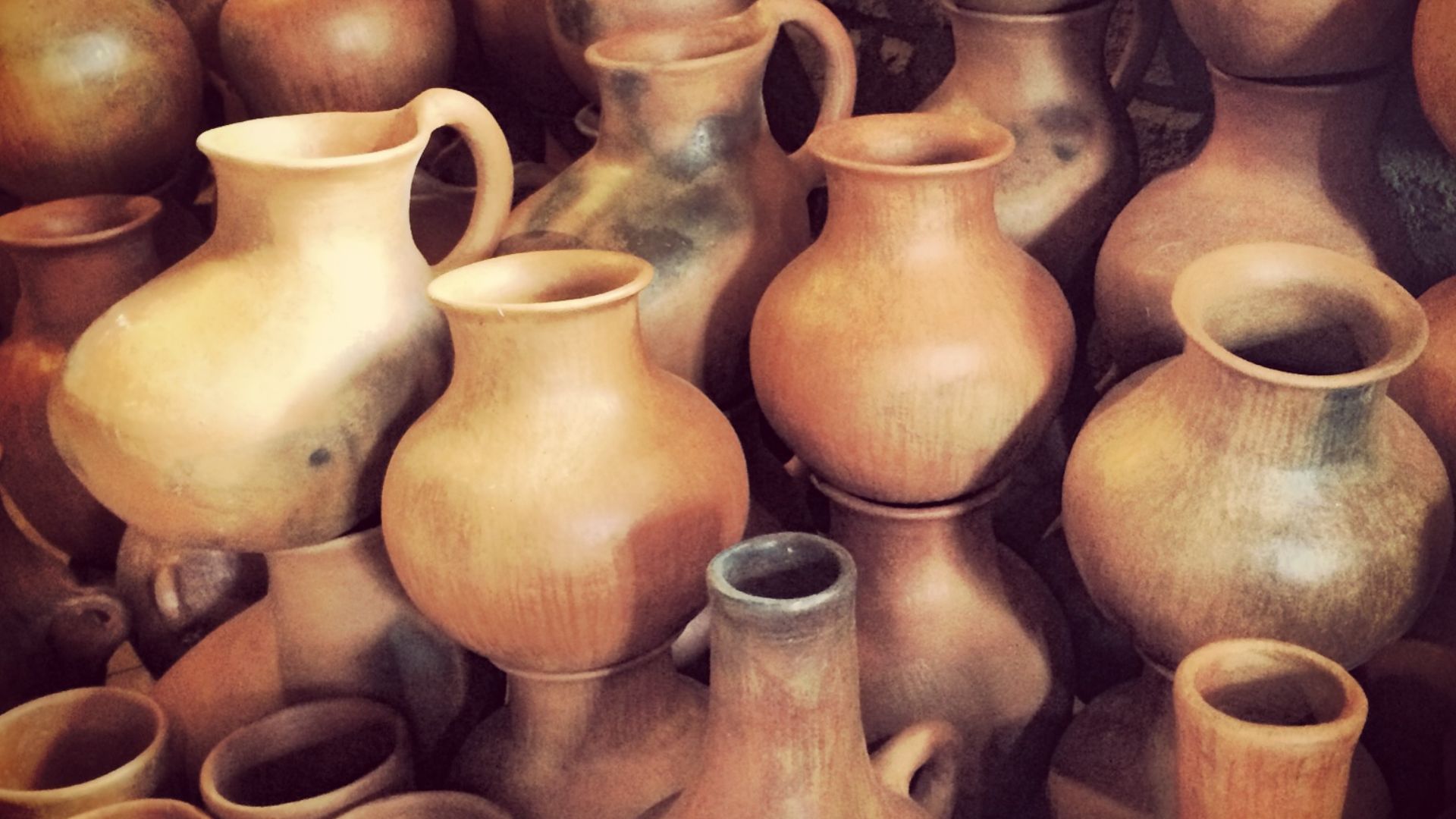 File:Artesanías de barro en Tavehua, Oaxaca.jpg