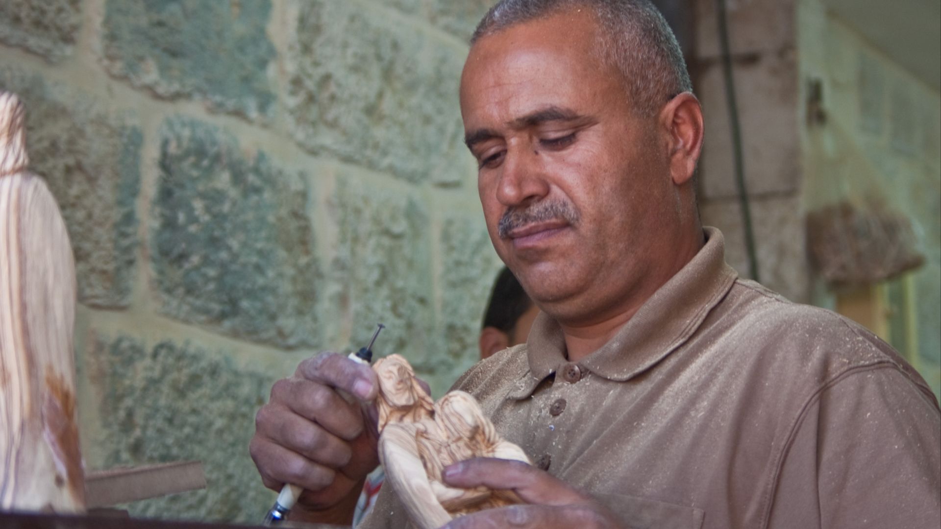 File:Wood sculptor Bethlehem.jpg