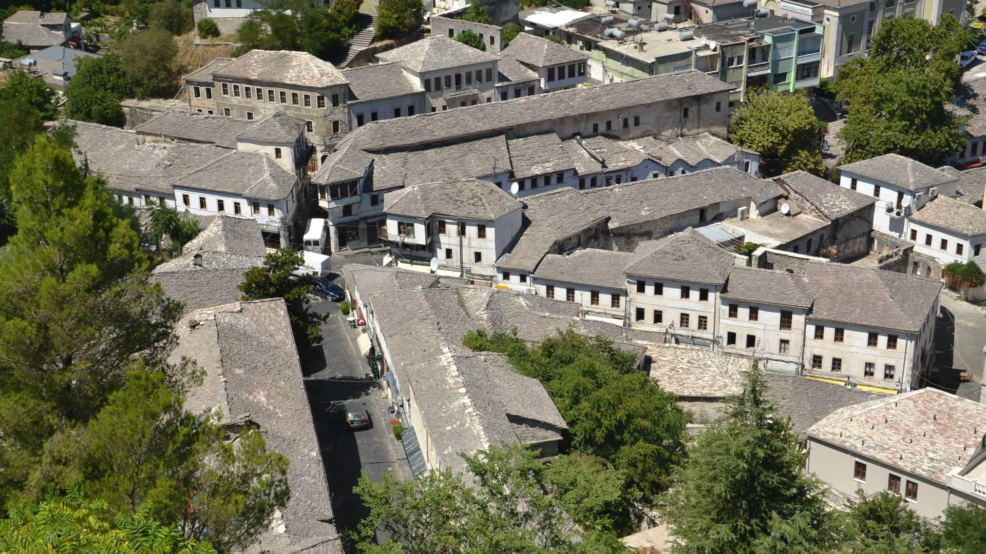 File:Gjirokastёr - roofs.JPG