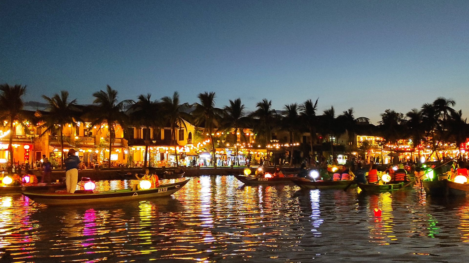File:Thu Bồn River at night - Hội An 2022.jpg