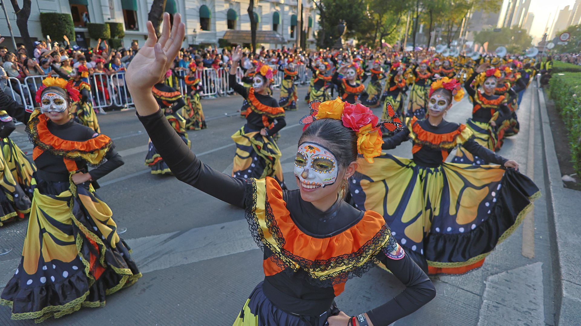 File:Gran Desfile del Día de Muertos 2033.jpg