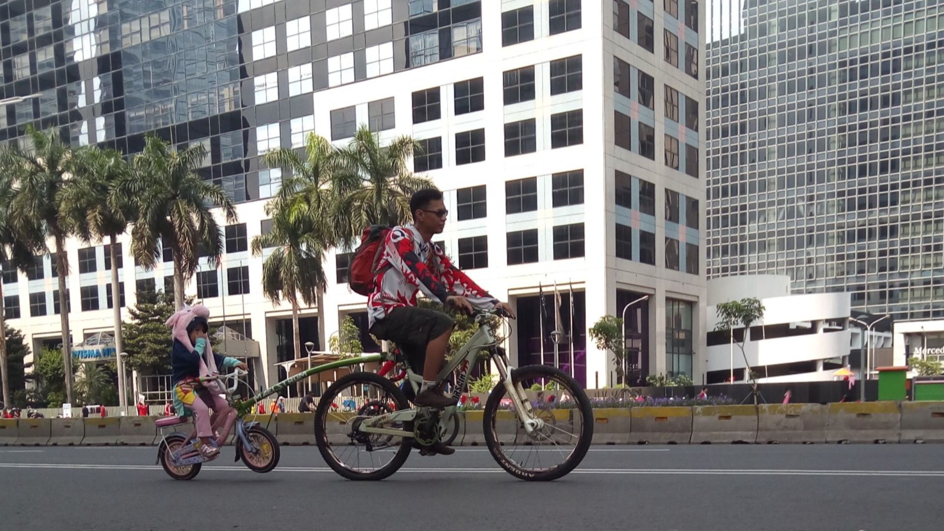 File:Gowes di Car Free Day.jpg