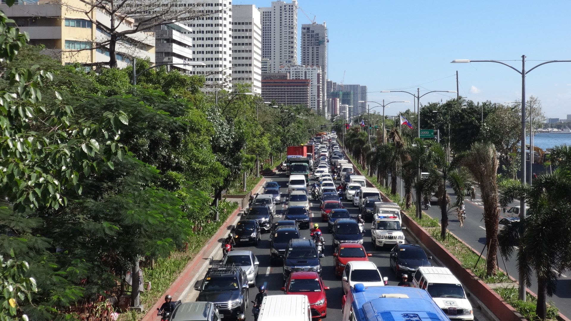 File:Roxas Boulevard traffic (Manila)(2019-02-21).JPG