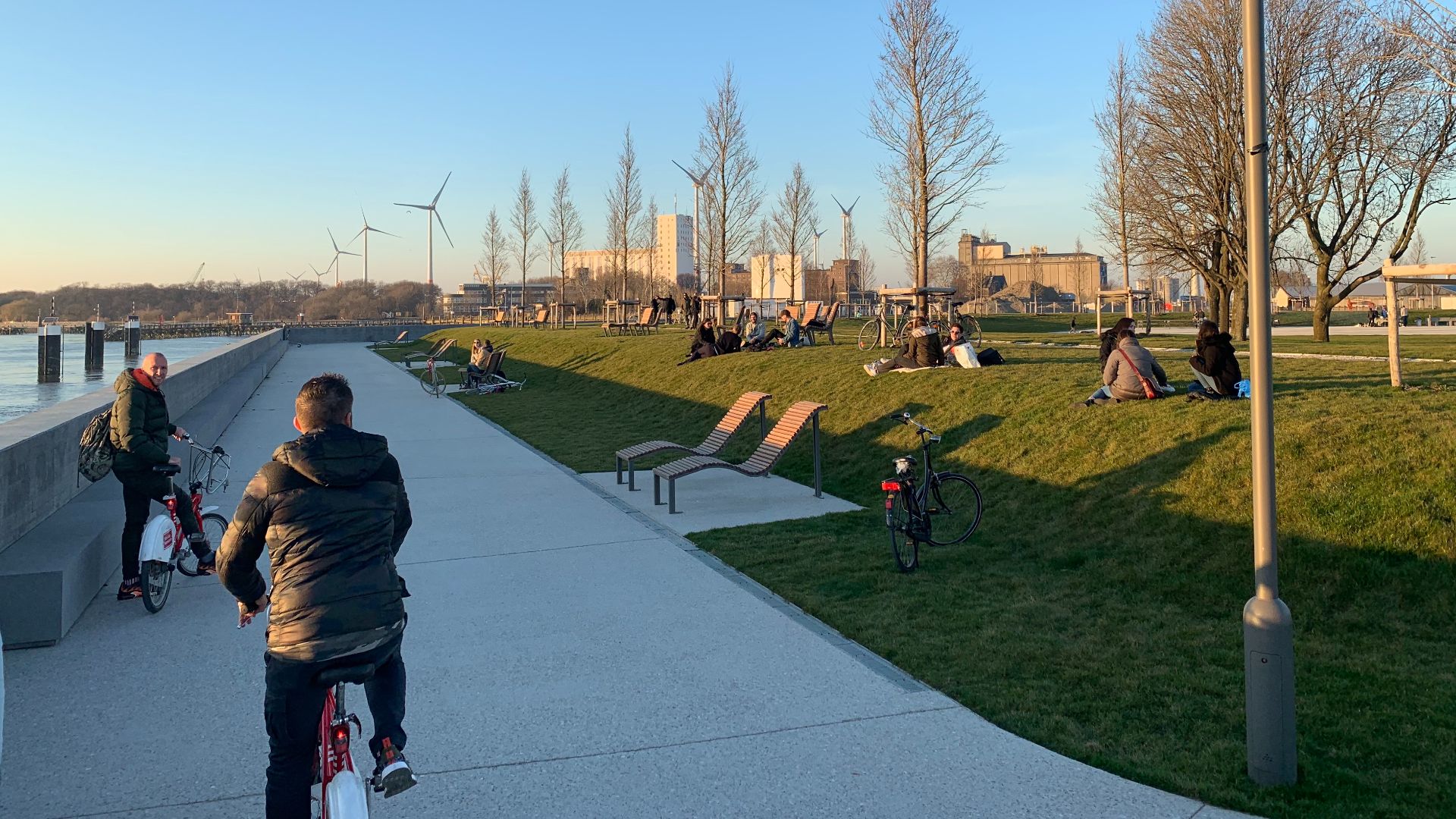 File:New antwerp riverbank Droogdokkenpark.jpg