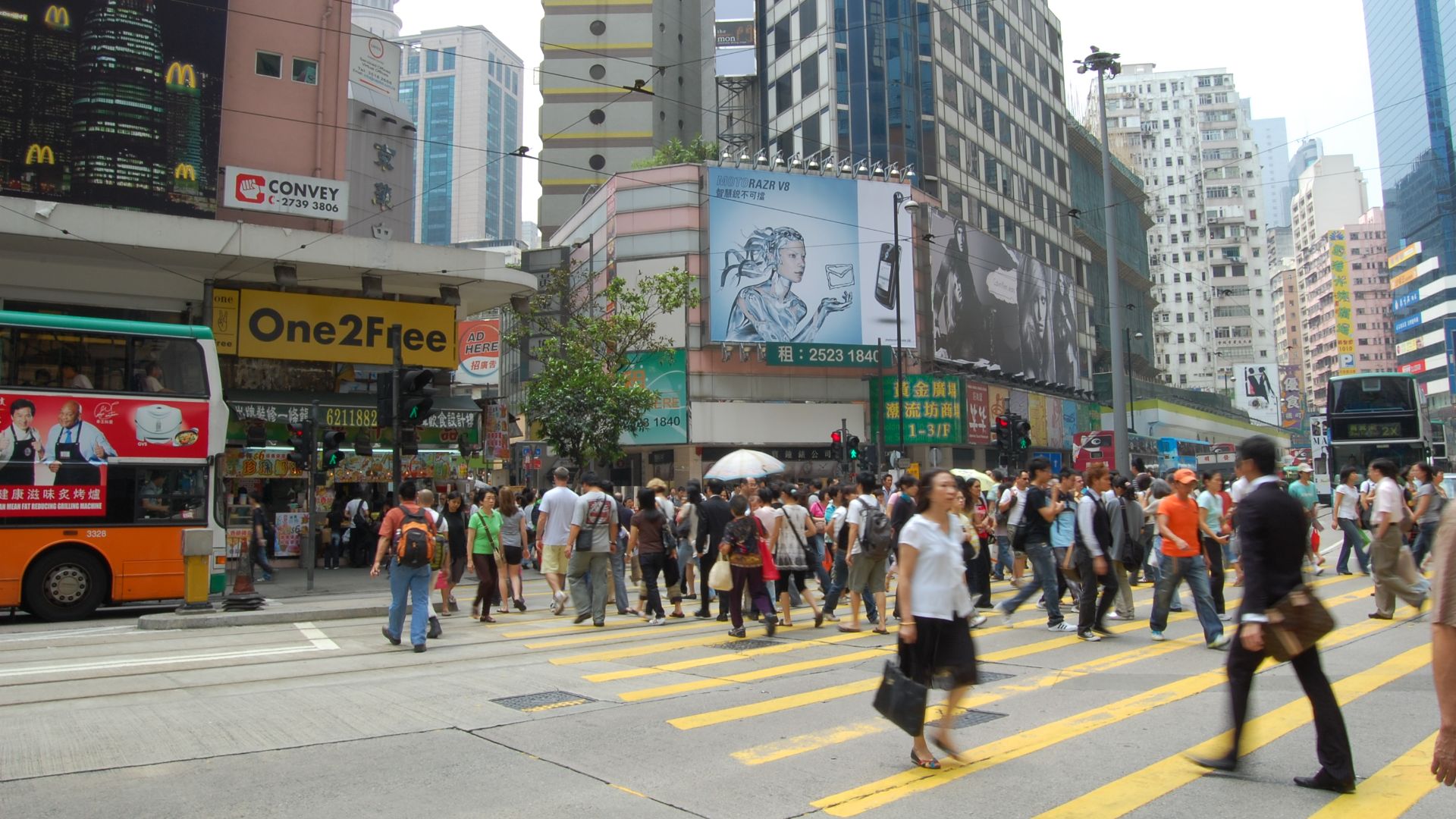 File:Busy Street in Causeway Bay (1350090555).jpg