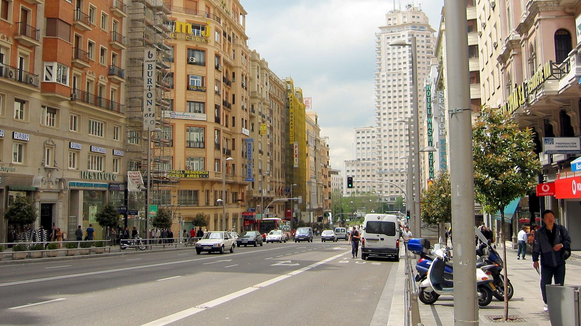 File:Gran Vía (Madrid) 01.jpg