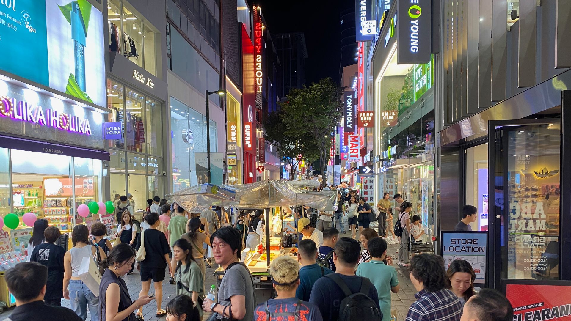 File:Myeongdong night market seoul 1.jpg