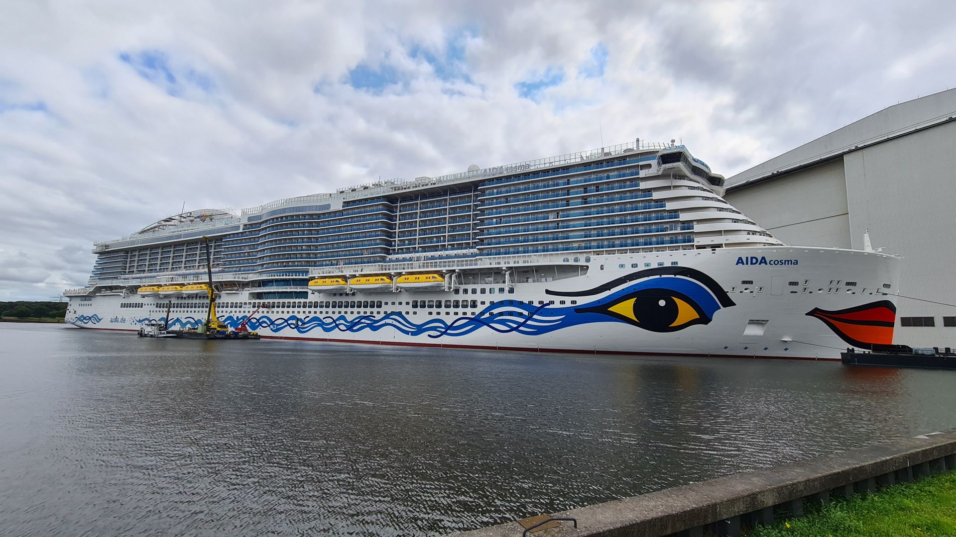 File:Aida Cosma at Meyer Werft in Papenburg.jpg