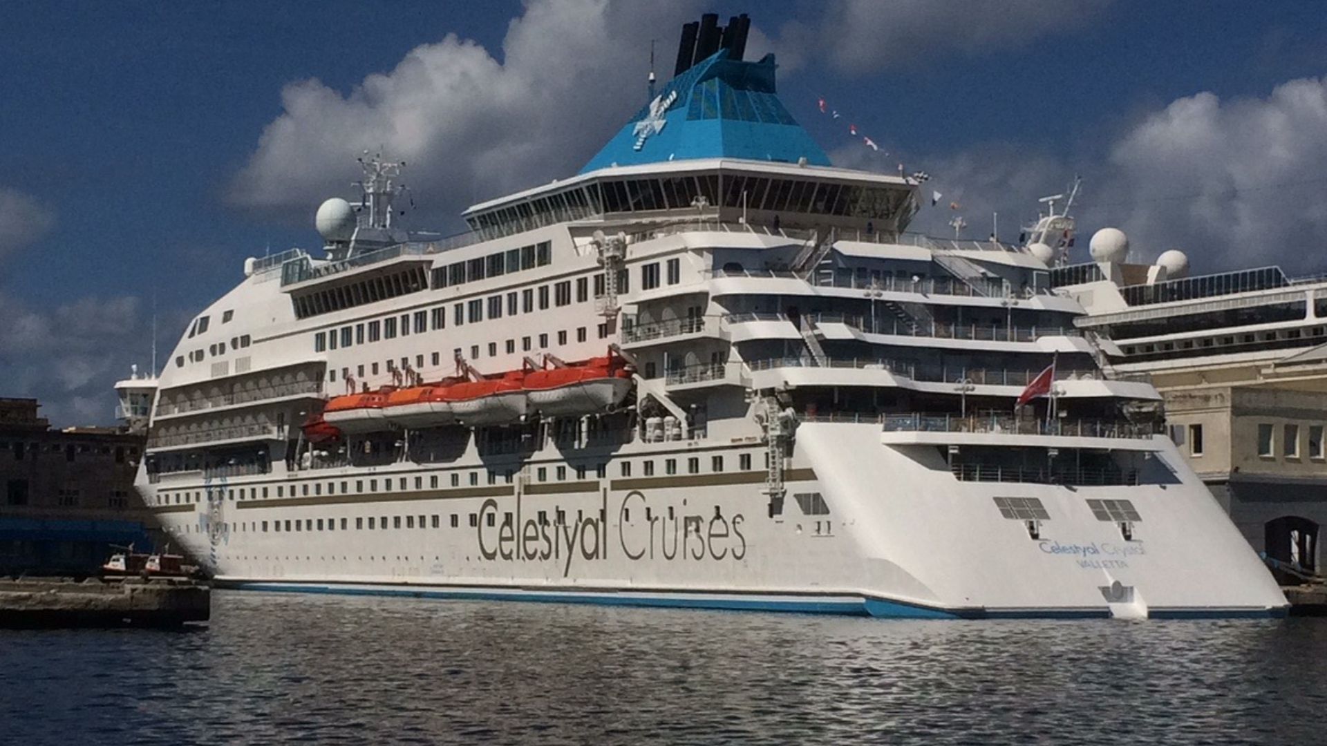 File:Celestyal Crystal en La Habana.jpg