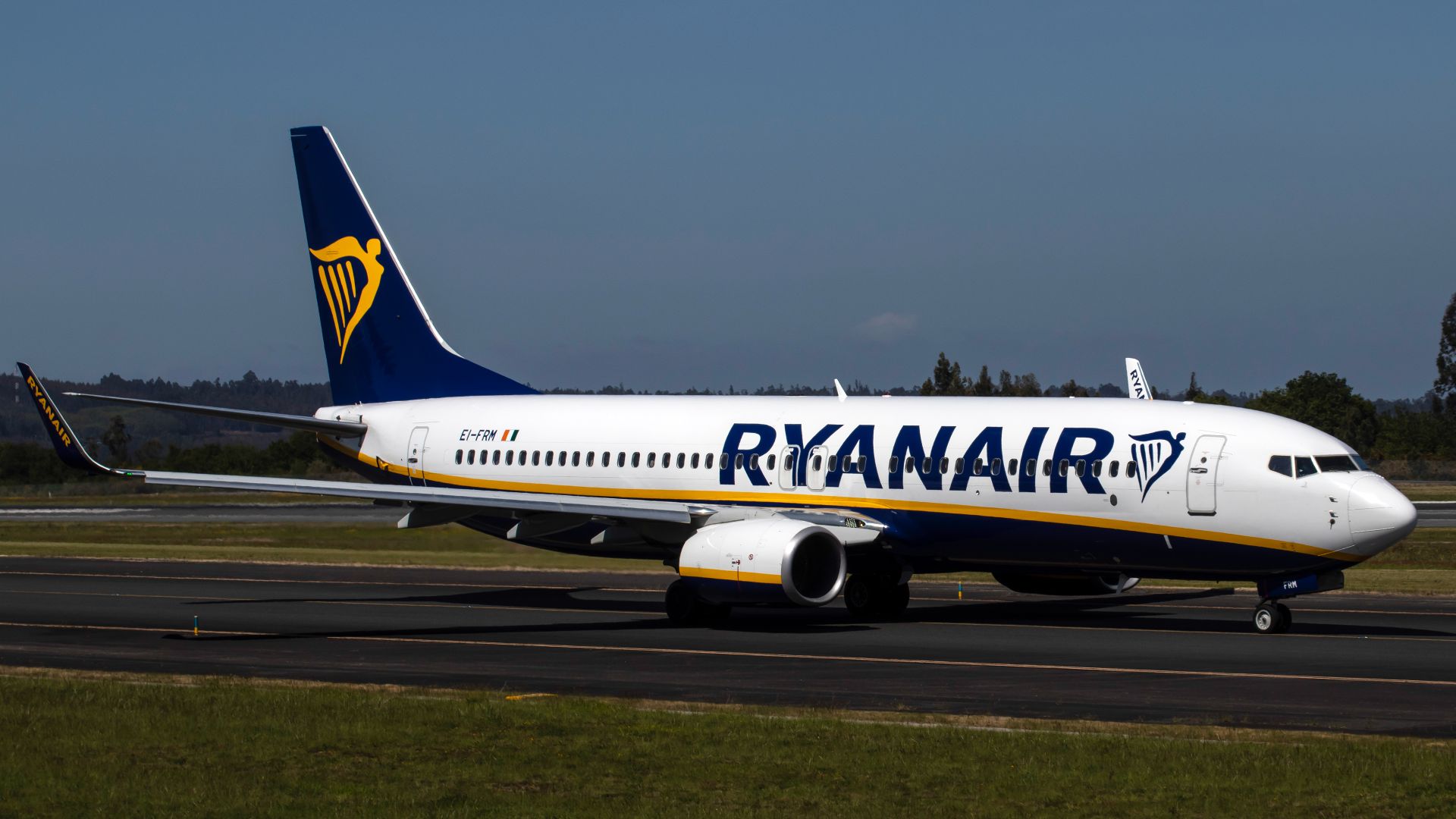File:EI-FRM 737 Ryanair SCQ.jpg