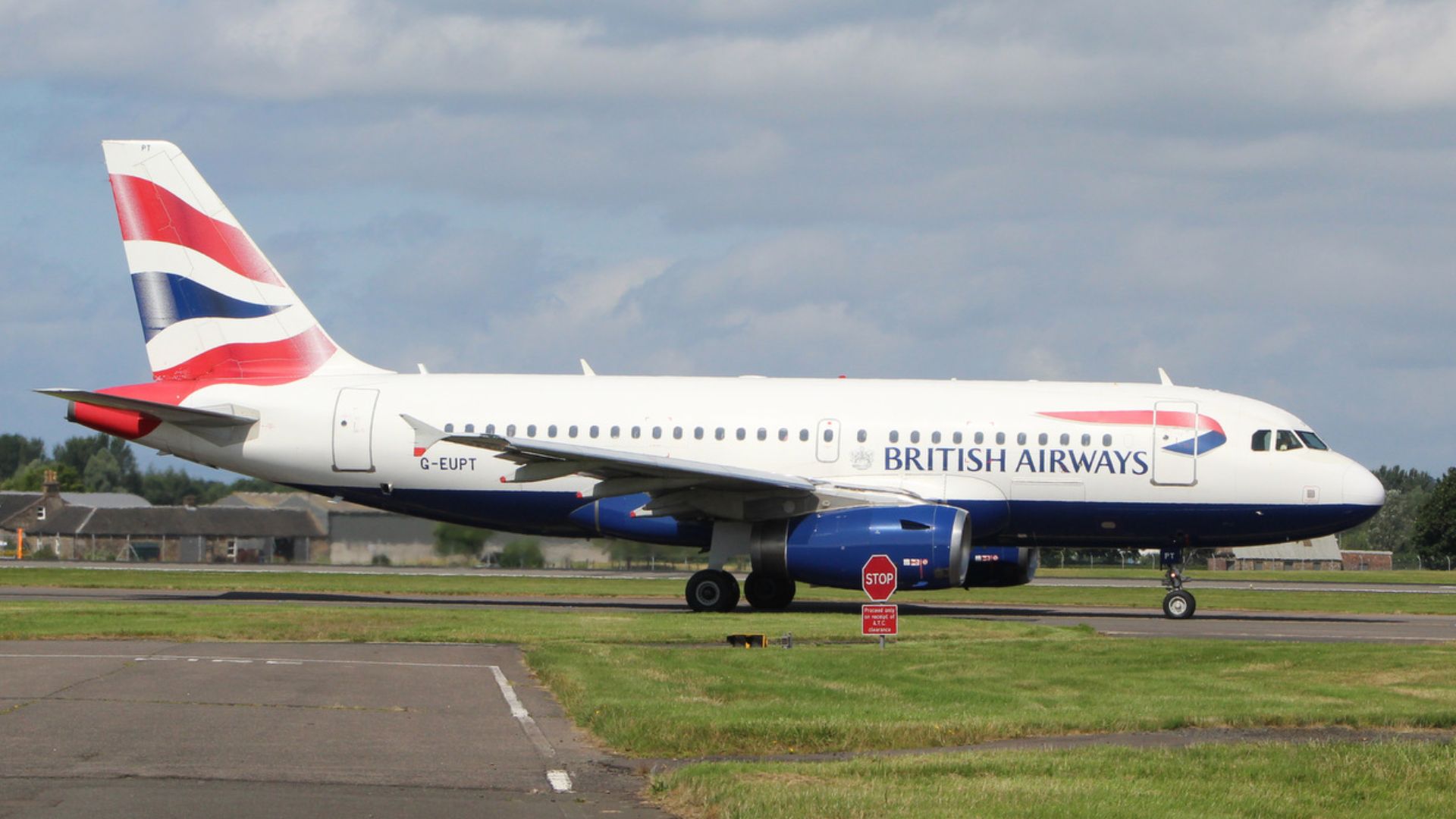 File:British Airways aircraft at Glasgow Airport - geograph.org.uk - 7621438.jpg