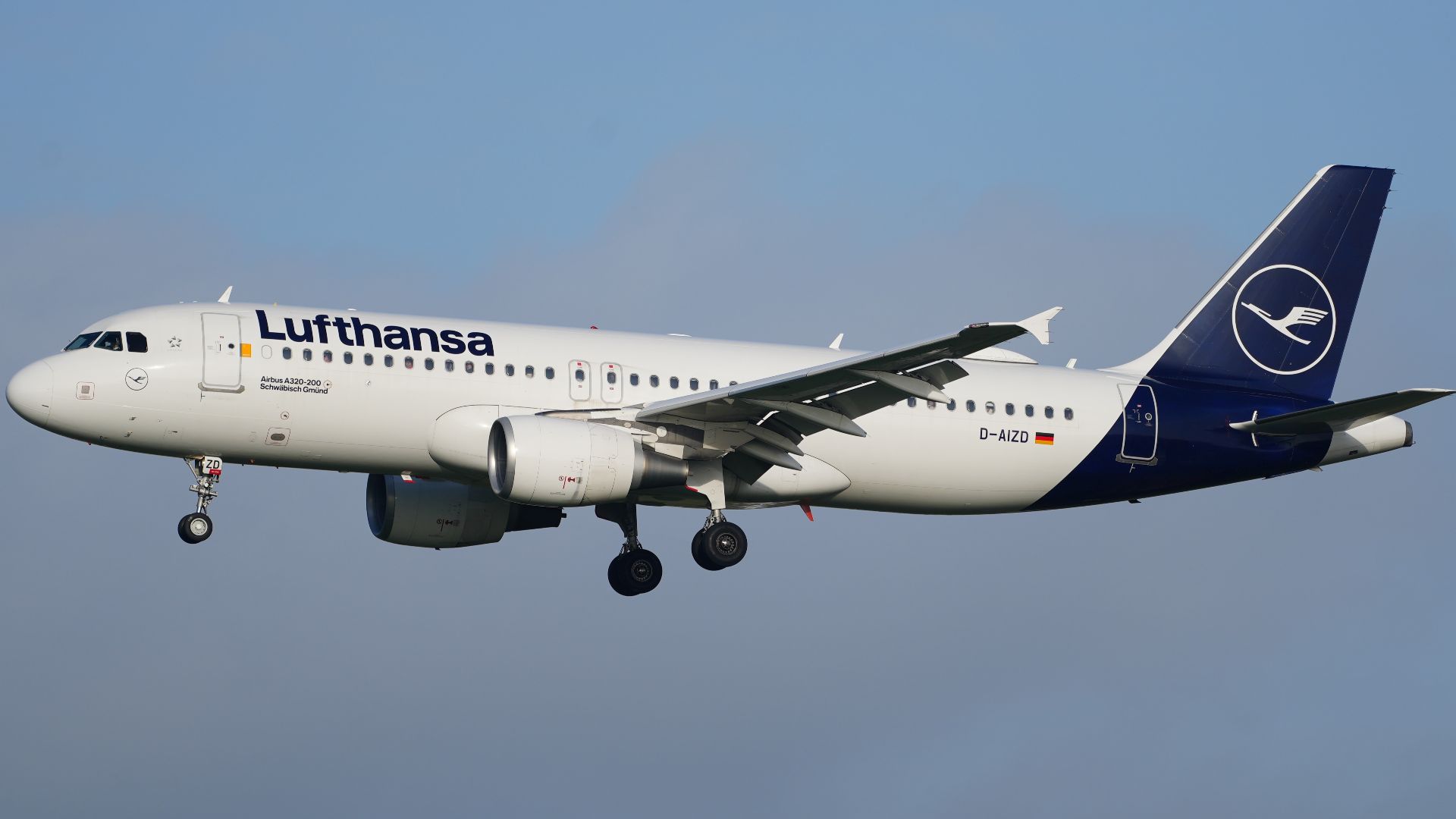 File:Hannover Airport Lufthansa Airbus A320-214 D-AIZD (DSC05305).jpg