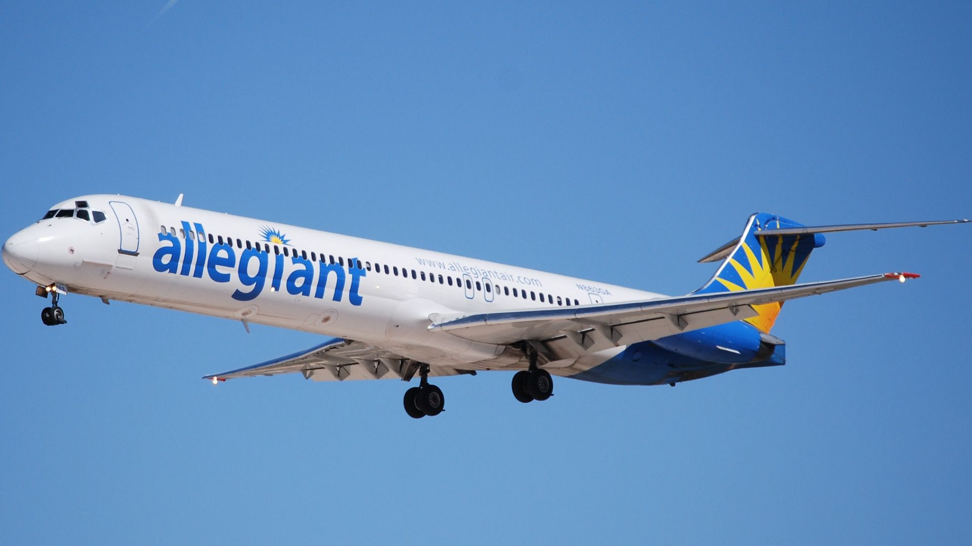 File:ALLEGIANT AIR (2322593217).jpg