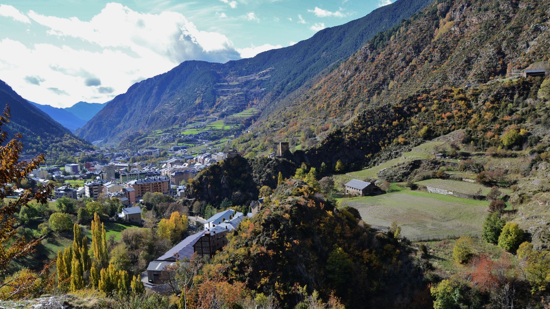 File:Els Cortals d'Encamp - 1.jpg